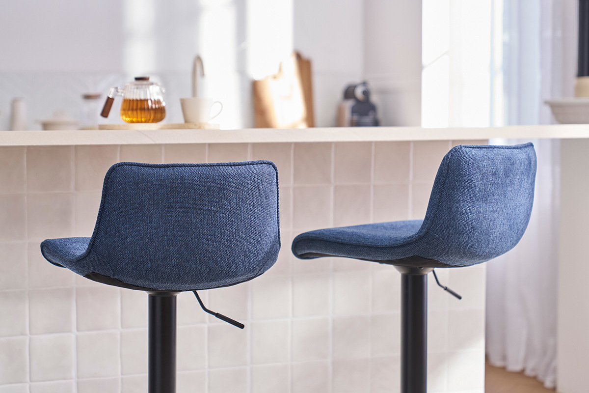 Sgabelli da bar regolabili girevoli 360� in tessuto effetto velluto blu scuro e metallo nero (set di 2) BOOST