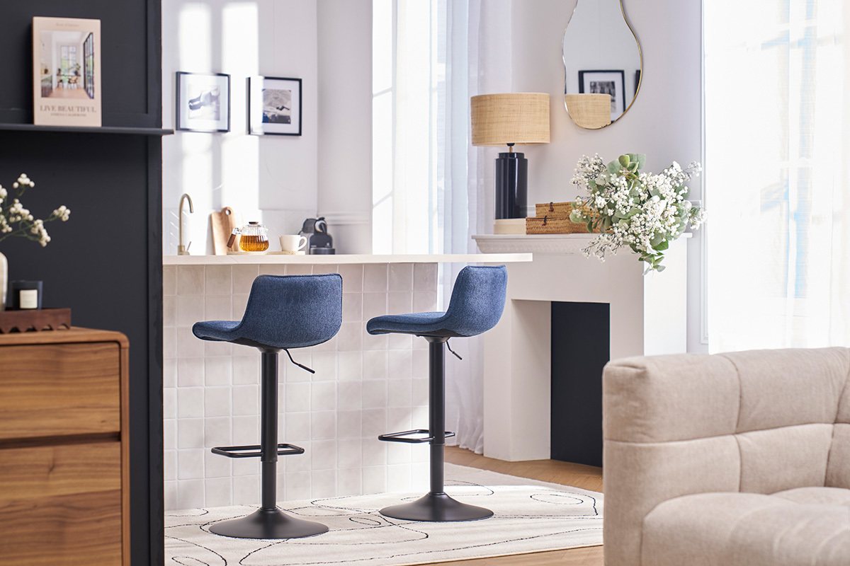 Sgabelli da bar regolabili girevoli 360� in tessuto effetto velluto blu scuro e metallo nero (set di 2) BOOST