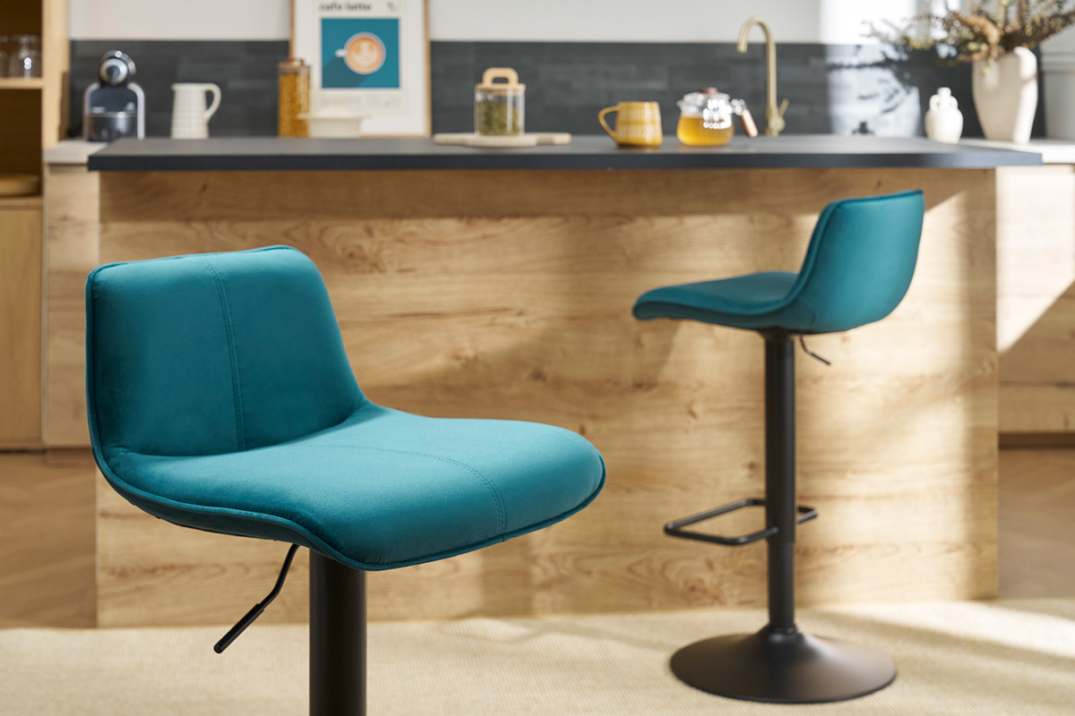 Sgabelli da bar regolabili girevoli 360� in tessuto velluto blu petrolio e metallo nero (set di 2) BOOST