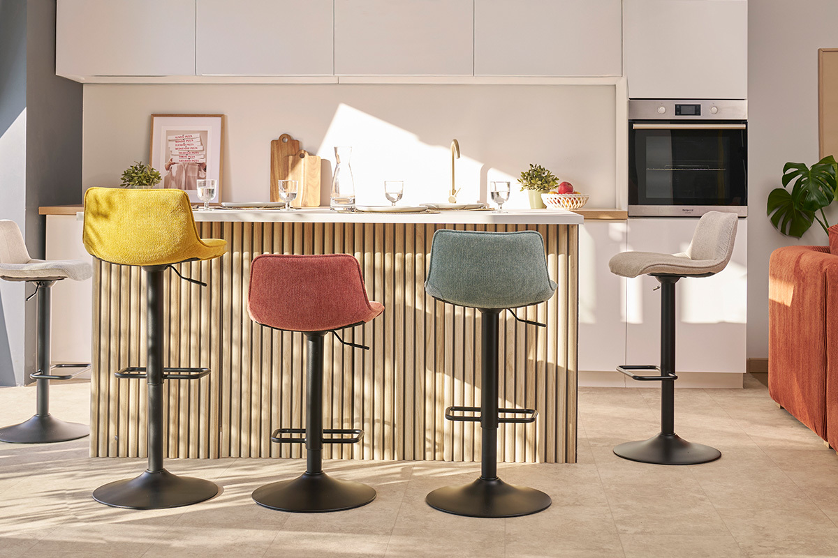 Sgabelli da bar regolabili girevoli a 360� in tessuto effetto velluto testurizzato beige e metallo (set di 2) BOOST