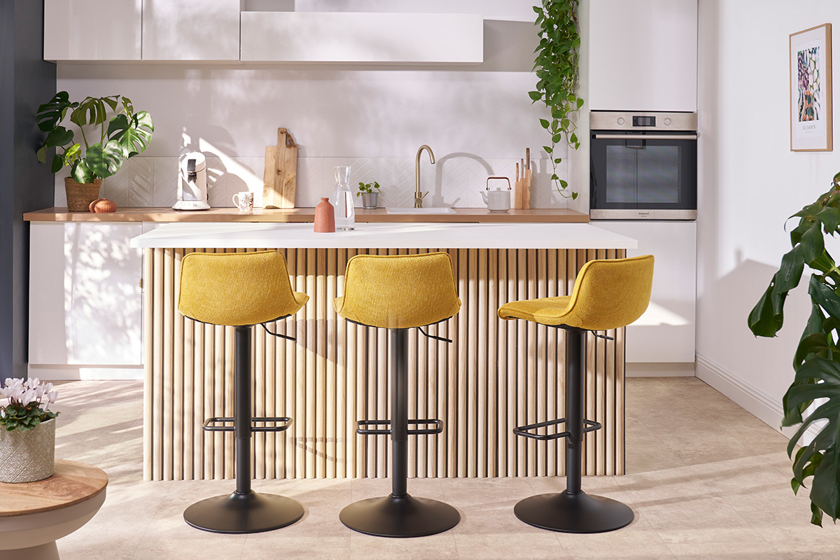 Sgabelli da bar regolabili girevoli a 360� in tessuto effetto velluto testurizzato giallo senape e metallo (set di 2) BOOST