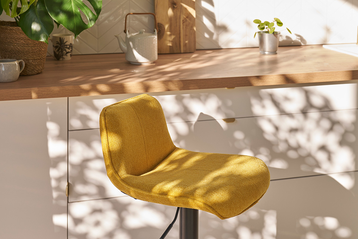 Sgabelli da bar regolabili girevoli a 360� in tessuto effetto velluto testurizzato giallo senape e metallo (set di 2) BOOST