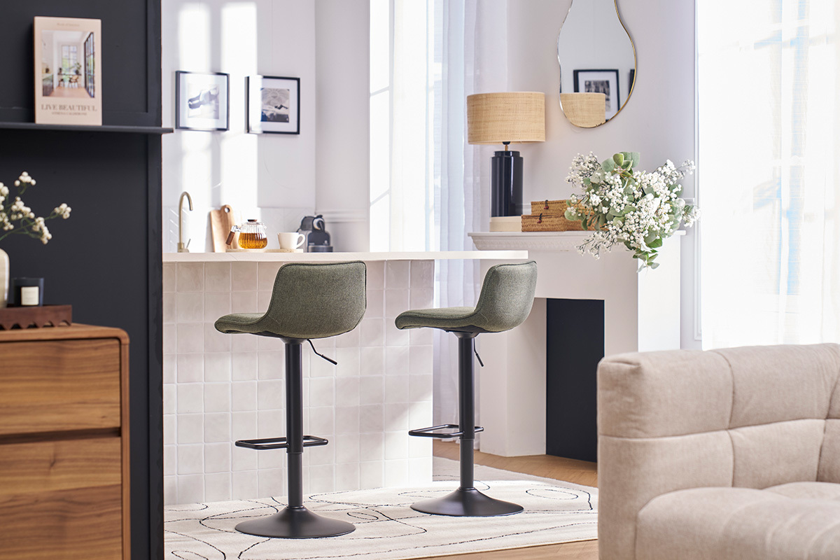 Sgabelli da bar regolabili girevoli a 360� in tessuto verde kaki e metallo nero (set di 2) BOOST