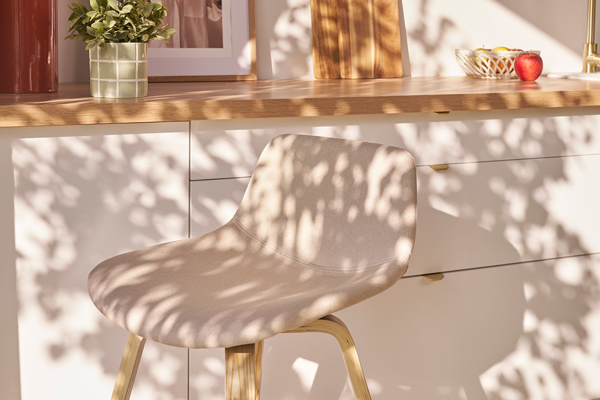 Sgabelli da bar scandinavi beige e legno chiaro H 65 cm (set di 2) NONIE