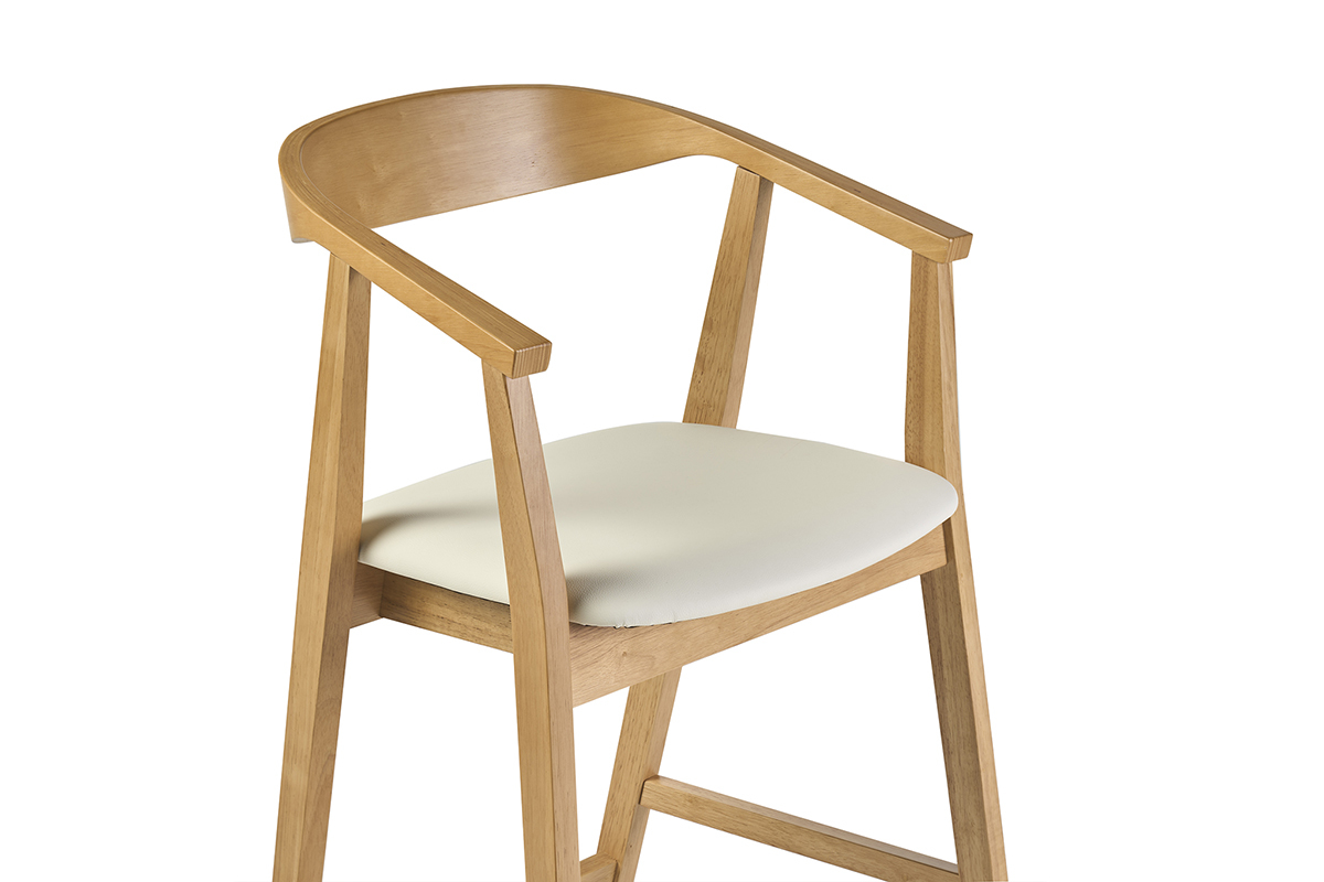 Sgabello da bar scandinavo bianco e legno chiaro, vista a tre quarti, seduta confortevole.