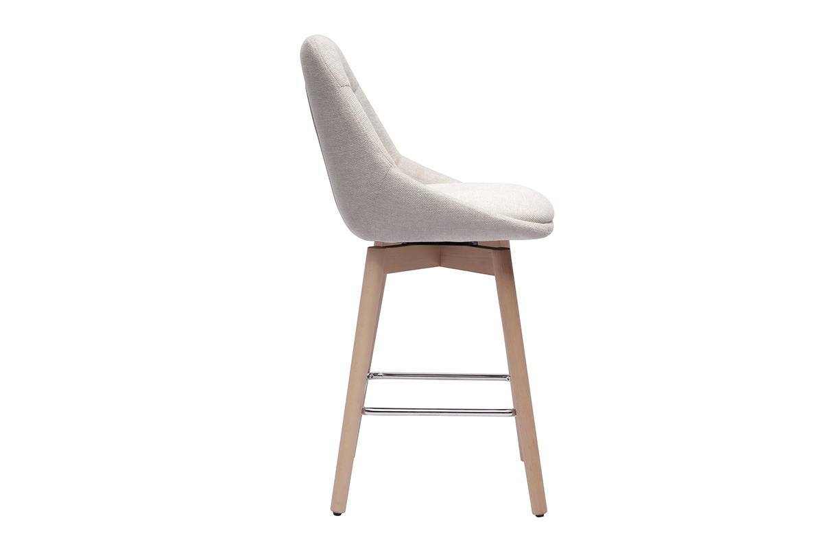 Sgabello da bar scandinavo beige di profilo, con gambe in legno chiaro e poggiapiedi in metallo.