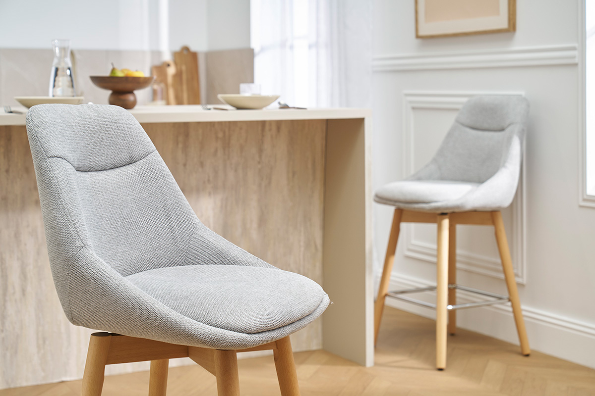 Sgabelli da bar scandinavi girevoli a 360� in tessuto effetto velluto grigio testurato e legno chiaro H65 cm (set di 2) ALESS