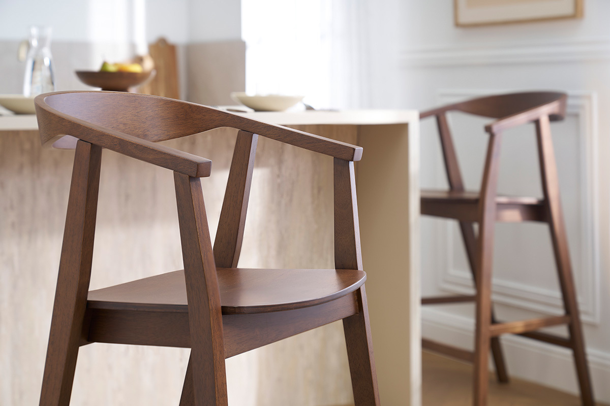 Sgabelli da bar scandinavi in legno scuro (set di 2) BAHIA