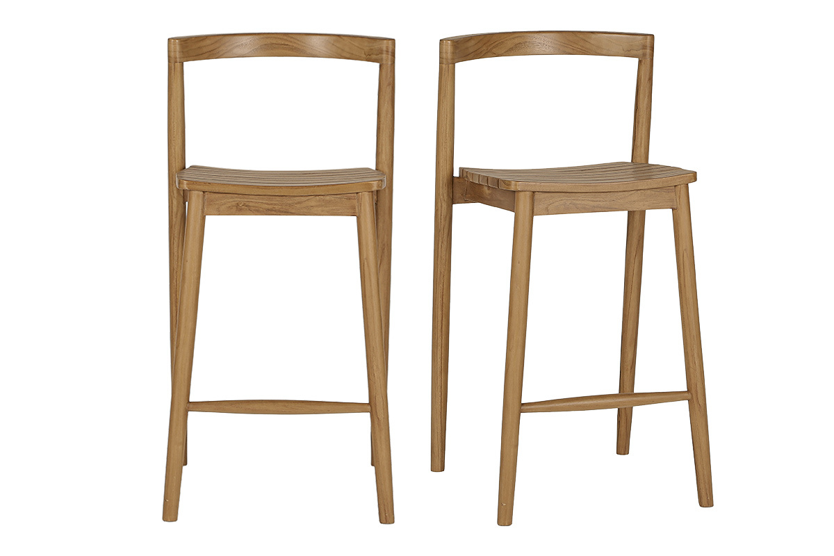 Set di 2 sgabelli da giardino impilabili in teak massello, vista frontale.