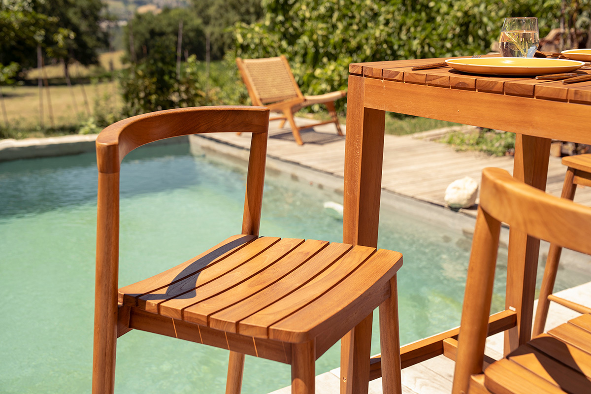 Sgabelli da giardino impilabili in legno massello di teak H70 cm (lotto di 2) OMBAK