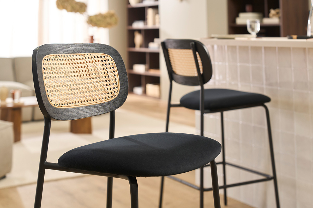 Sgabelli design in velluto nero, metallo nero e rattan intrecciato (set di 2) MIRANDA