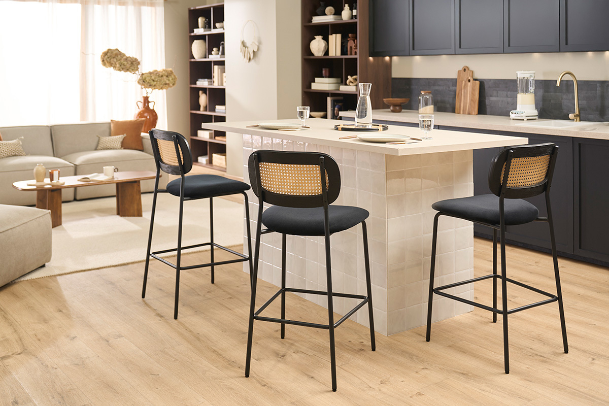 Sgabelli design in velluto nero, metallo nero e rattan intrecciato (set di 2) MIRANDA