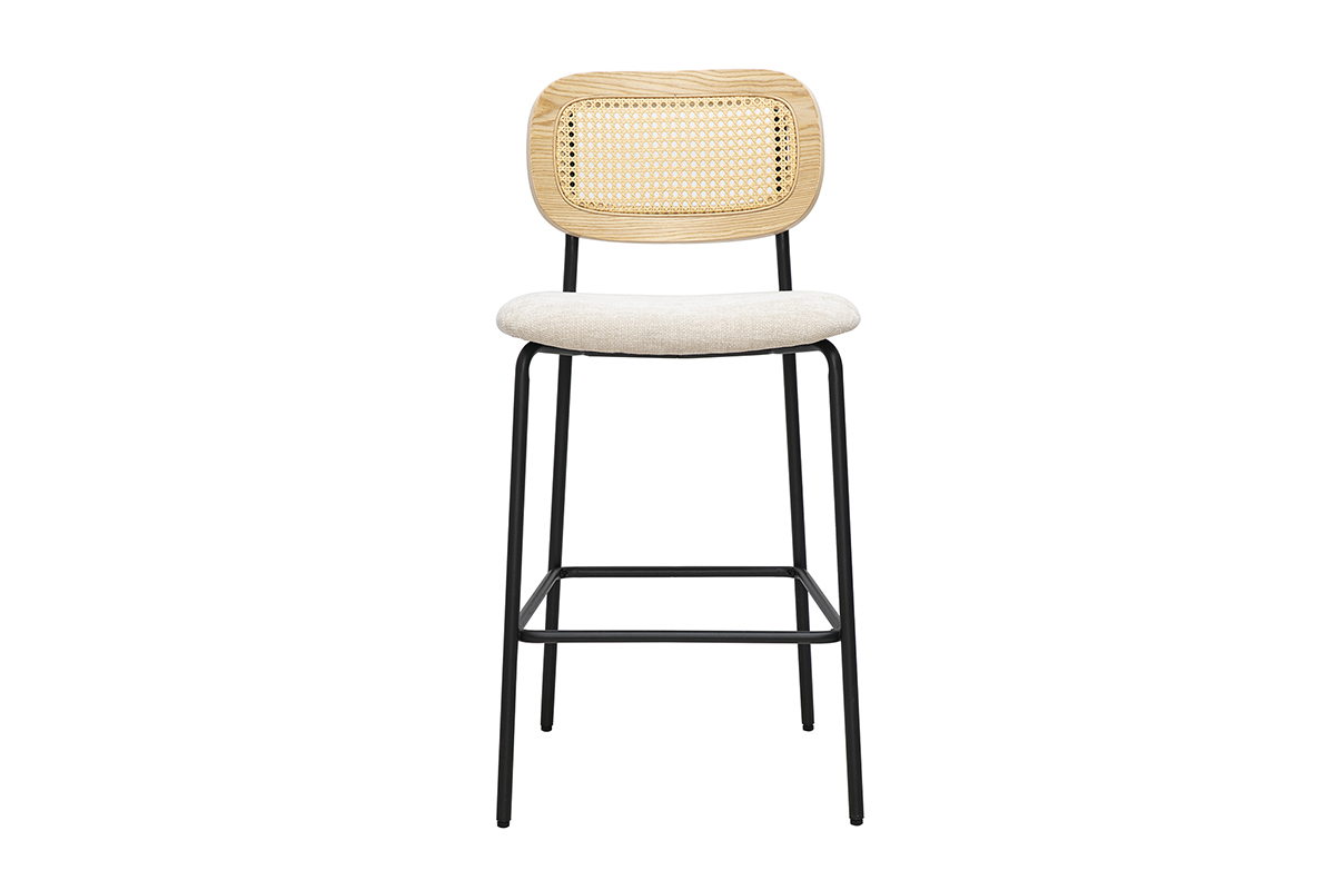 Sgabello di design MIRANDA in tessuto beige, struttura metallica nera e schienale in cannage, vista frontale.