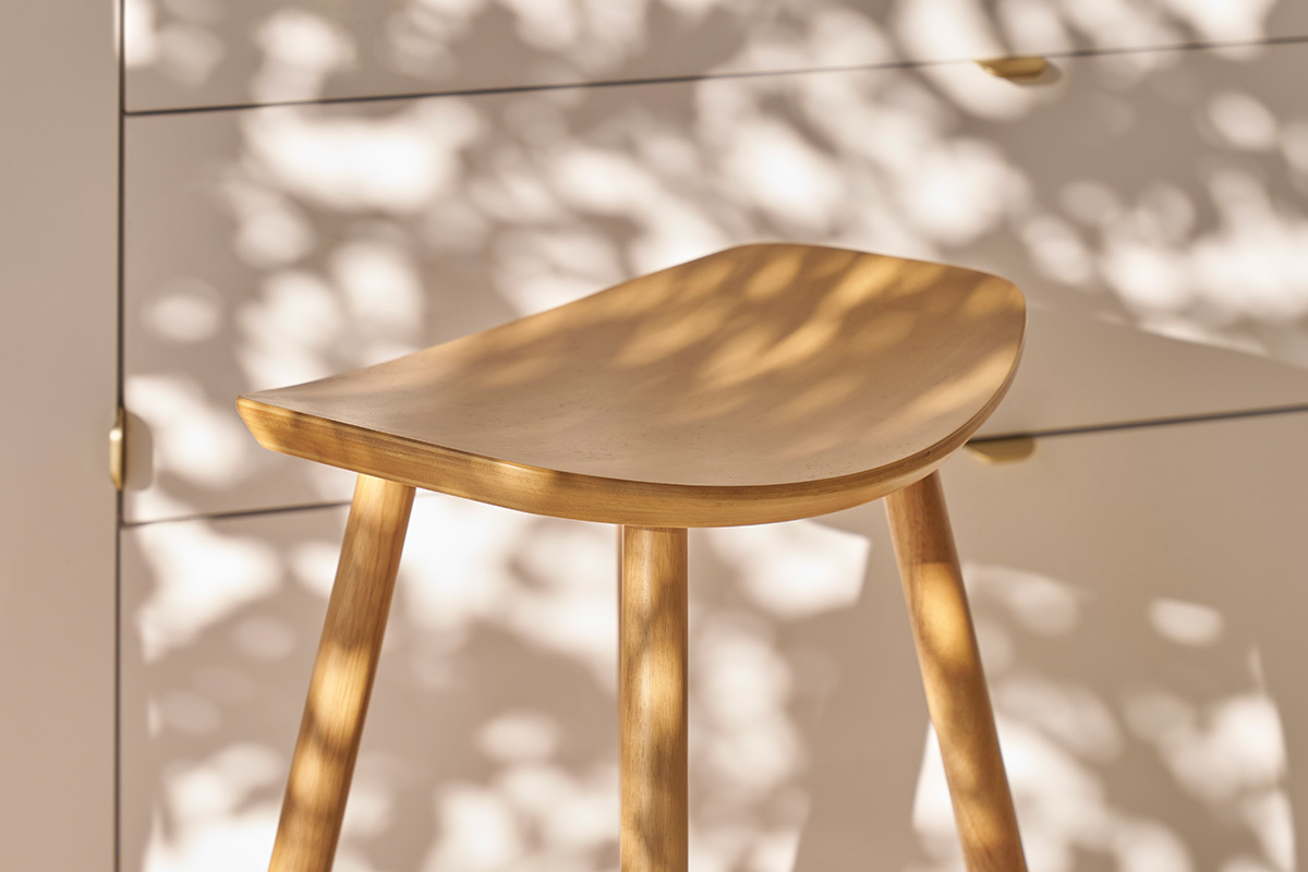 Sgabello da bar design in legno chiaro H65 cm DEMORY