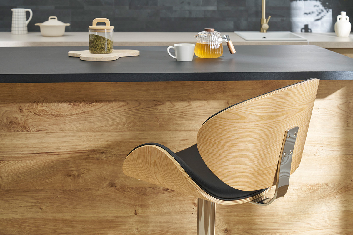 Sgabello da bar design nero e legno chiaro WALNUT