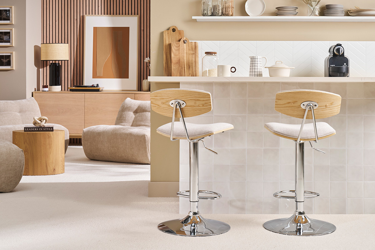 Sgabello da bar design regolabile in tessuto effetto velluto beige e metallo VASCO