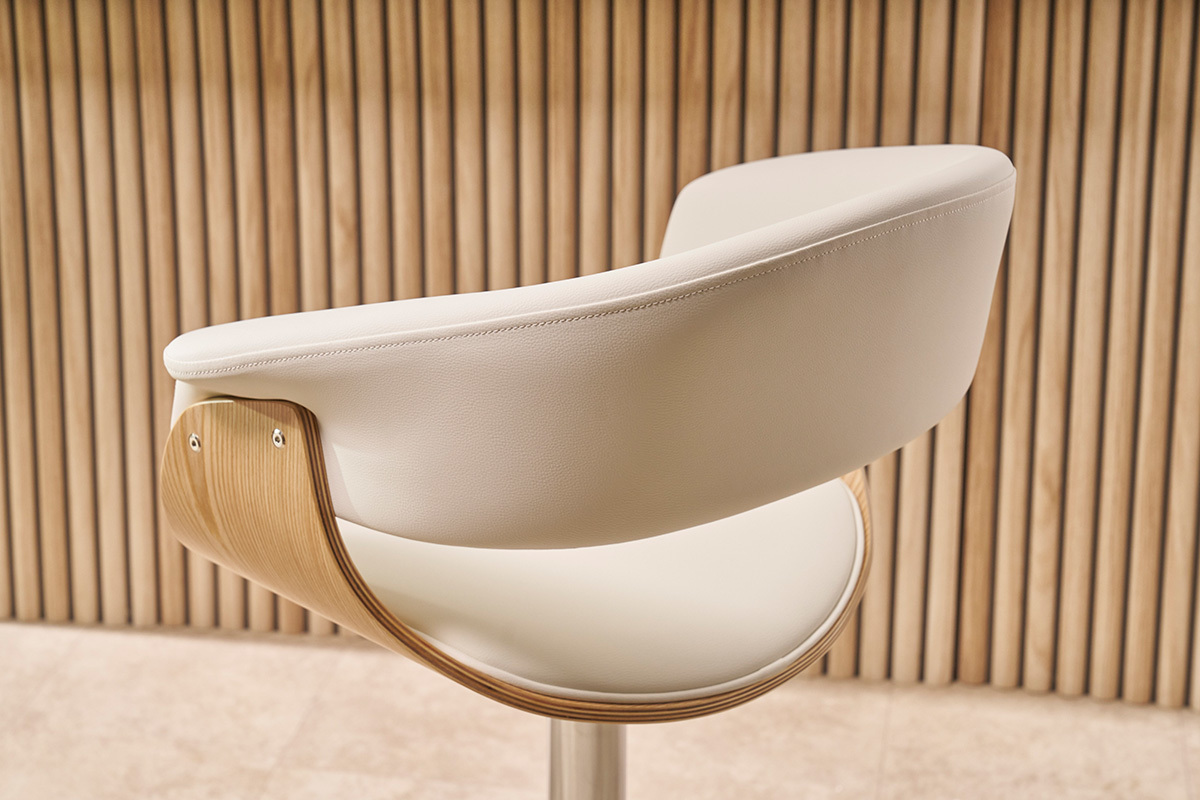  Sgabello da bar di design regolabile OKTAV bianco e legno chiaro