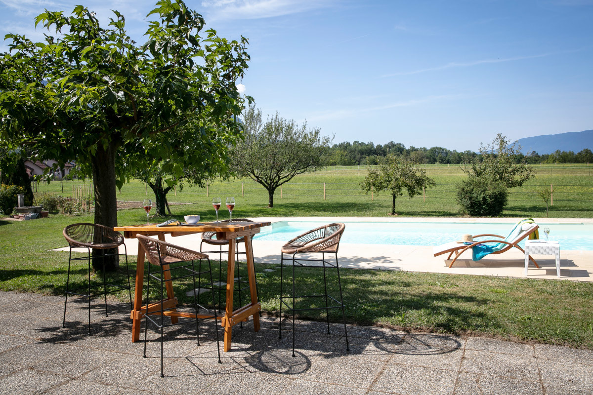 Sgabello da bar in fili di resina stile giunco MIA