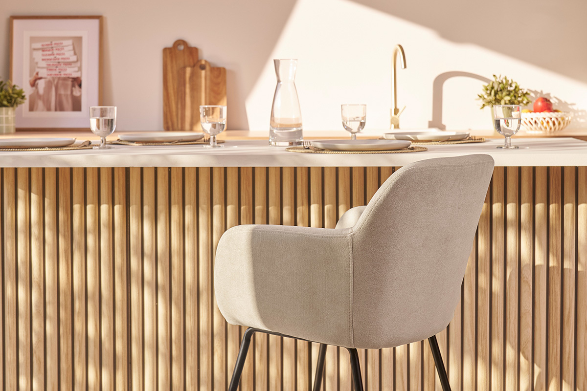 Sgabello da bar in tessuto effetto velluto beige H65 cm (set di 2) AMIKA