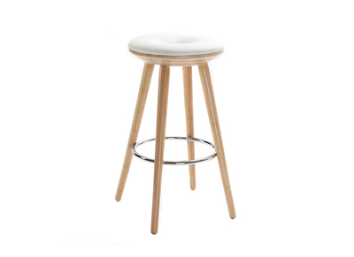 Sgabello da bar scandinavo 65cm PU bianco piedi legno chiaro NORDECO