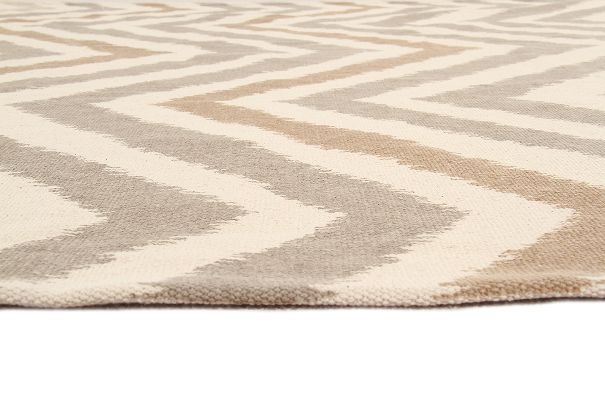 Tappeto beige con motivi 140 x 200 cm ZIGZAG