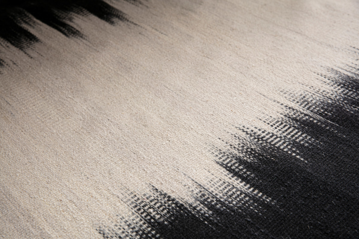 Tappeto in lana avorio e nero 160 x 230 cm IKAT