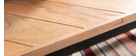 Tavolino basso moderno in acacia e metallo nero STICK