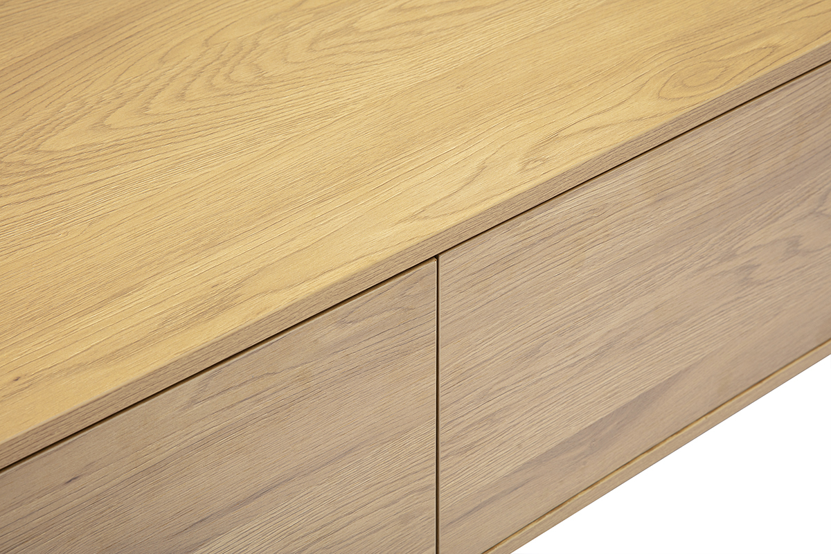 Tavolino basso rettangolare con 2 cassetti in finitura legno chiaro rovere, vista ravvicinata.