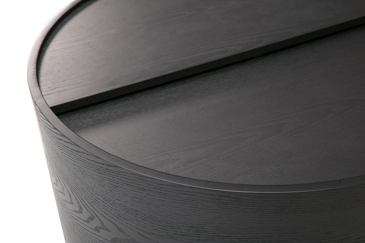 Tavolino rotondo in legno nero con piano girevole, vista ravvicinata del piano.