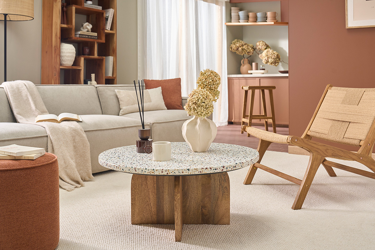 Tavolino basso rotondo in terrazzo e legno chiaro di mango massiccio D79.5 cm NESSA