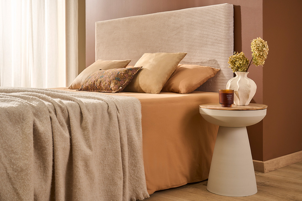 Tavolino da caff� rotondo design con struttura in metallo �cru e legno massello di mango H52 cm TAM