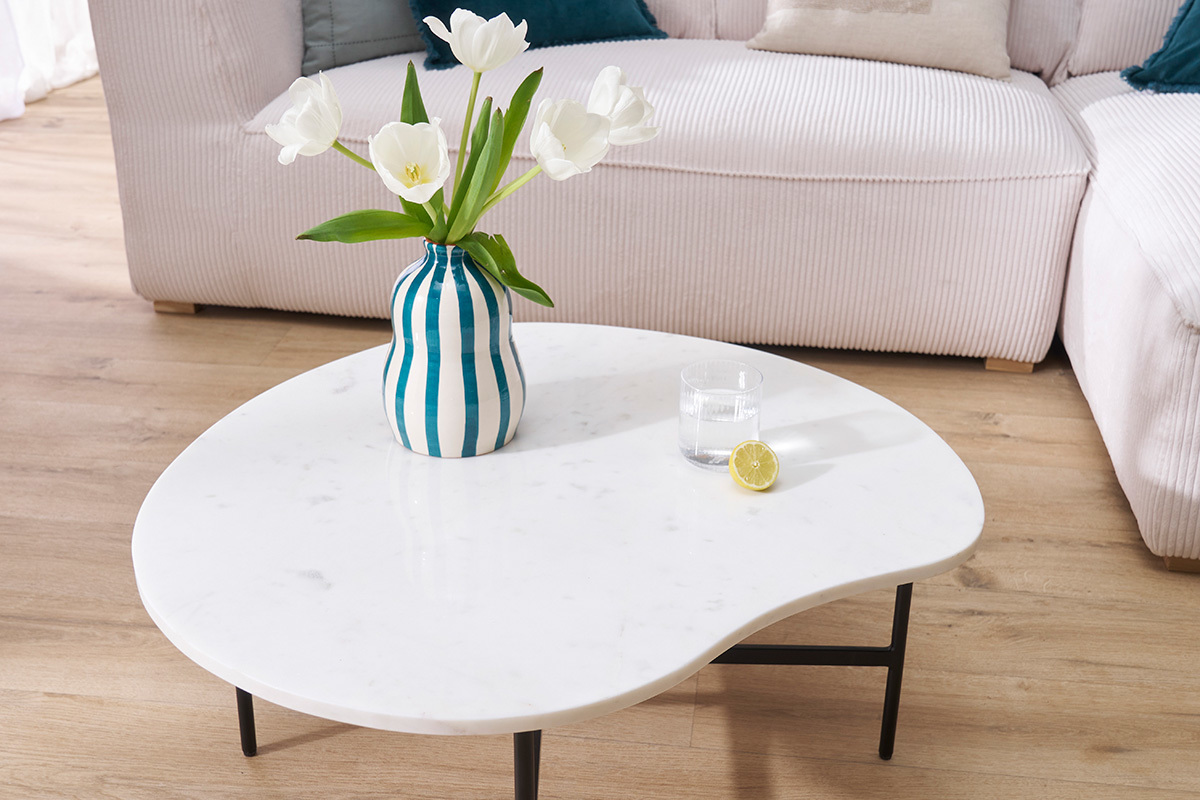 Tavolino design in marmo bianco e metallo nero L80 cm SASSO