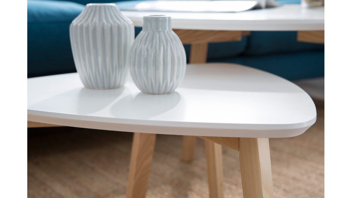 Tavolino design triangolare color bianco SARA