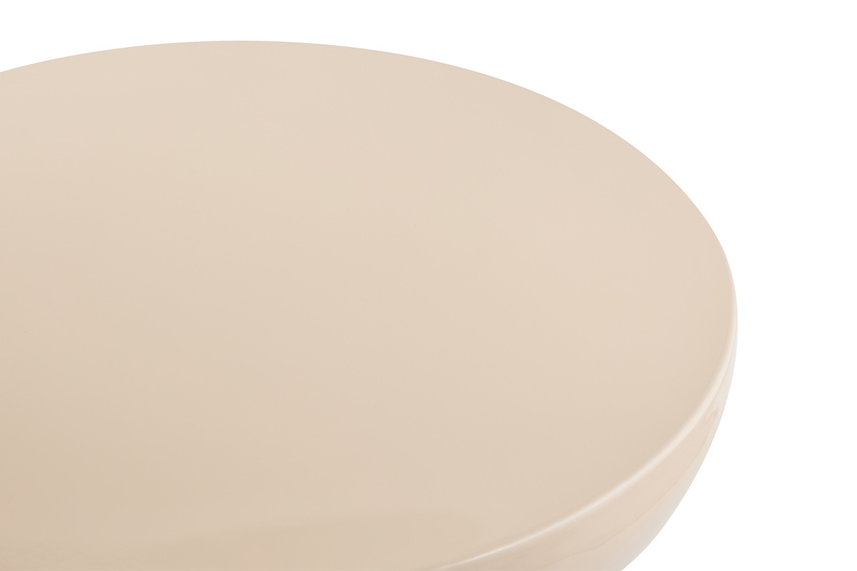 Vista dall'alto di un tavolino rotondo in metallo smaltato beige, diametro 59 cm.
