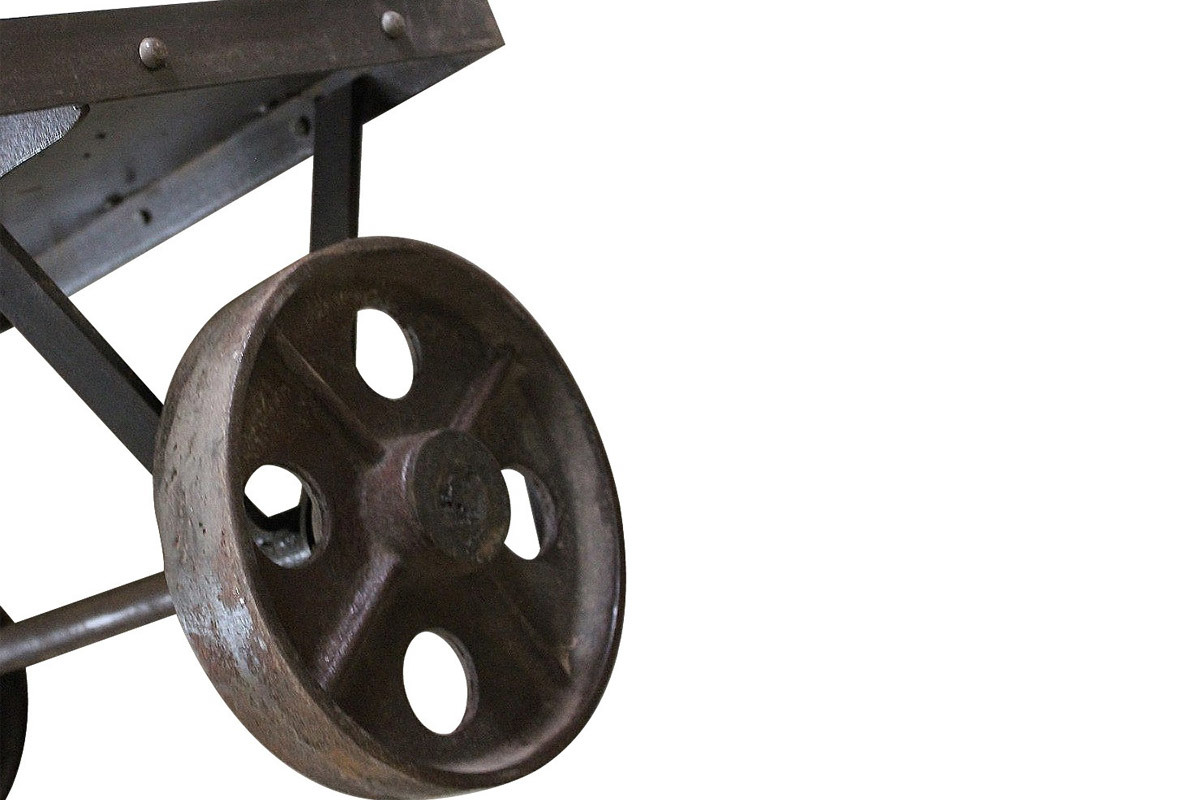 Tavolino stile industriale in metallo CHARIOT