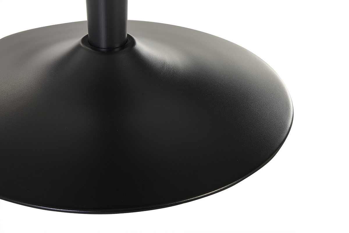 Vista ravvicinata del piede centrale nero del tavolo da pranzo MALOU.