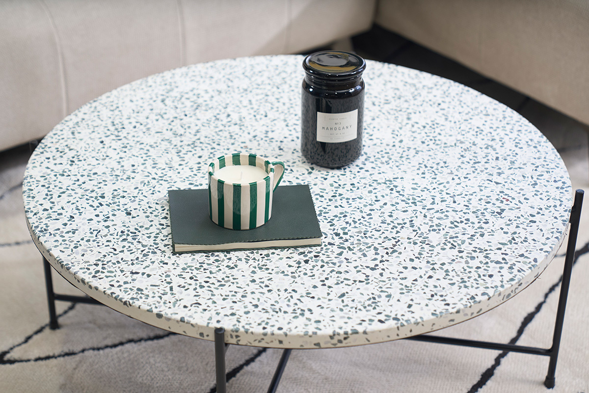 Tavolo basso rotondo design in terrazzo e metallo nero D81 cm MEZZO