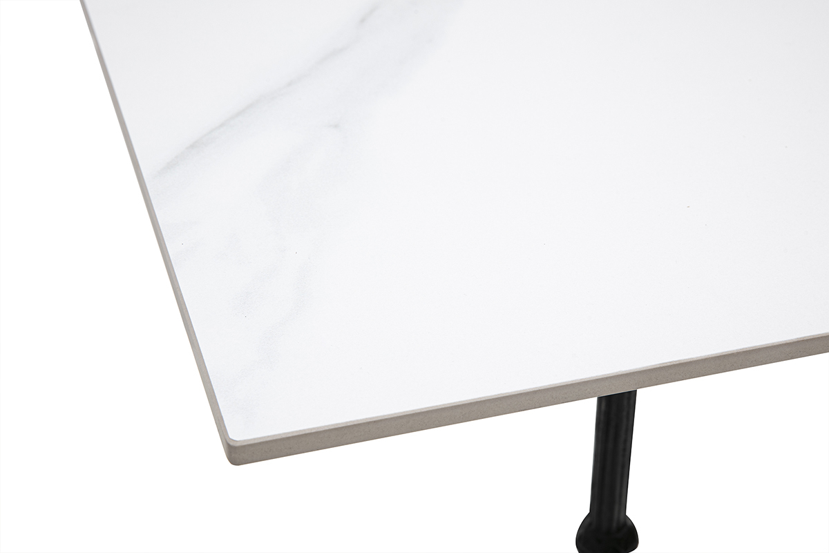 Piede in ghisa nera del tavolo bistrot CONTY con piano in marmo.