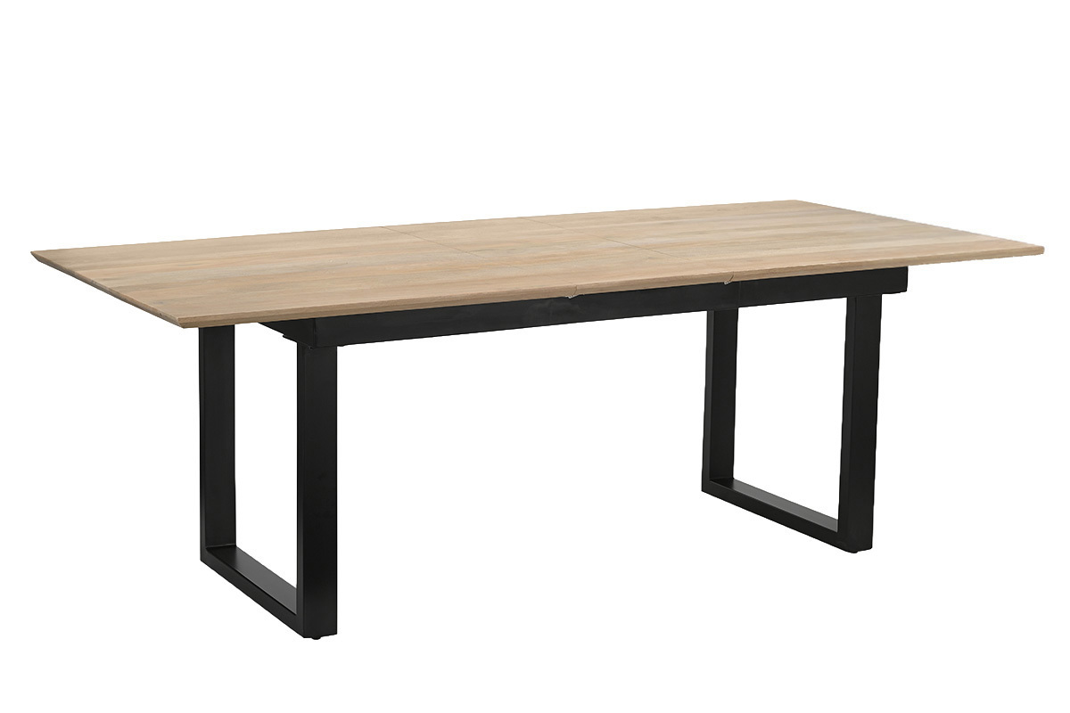 Tavolo da pranzo allungabile in legno chiaro di mango e metallo nero, vista a tre quarti