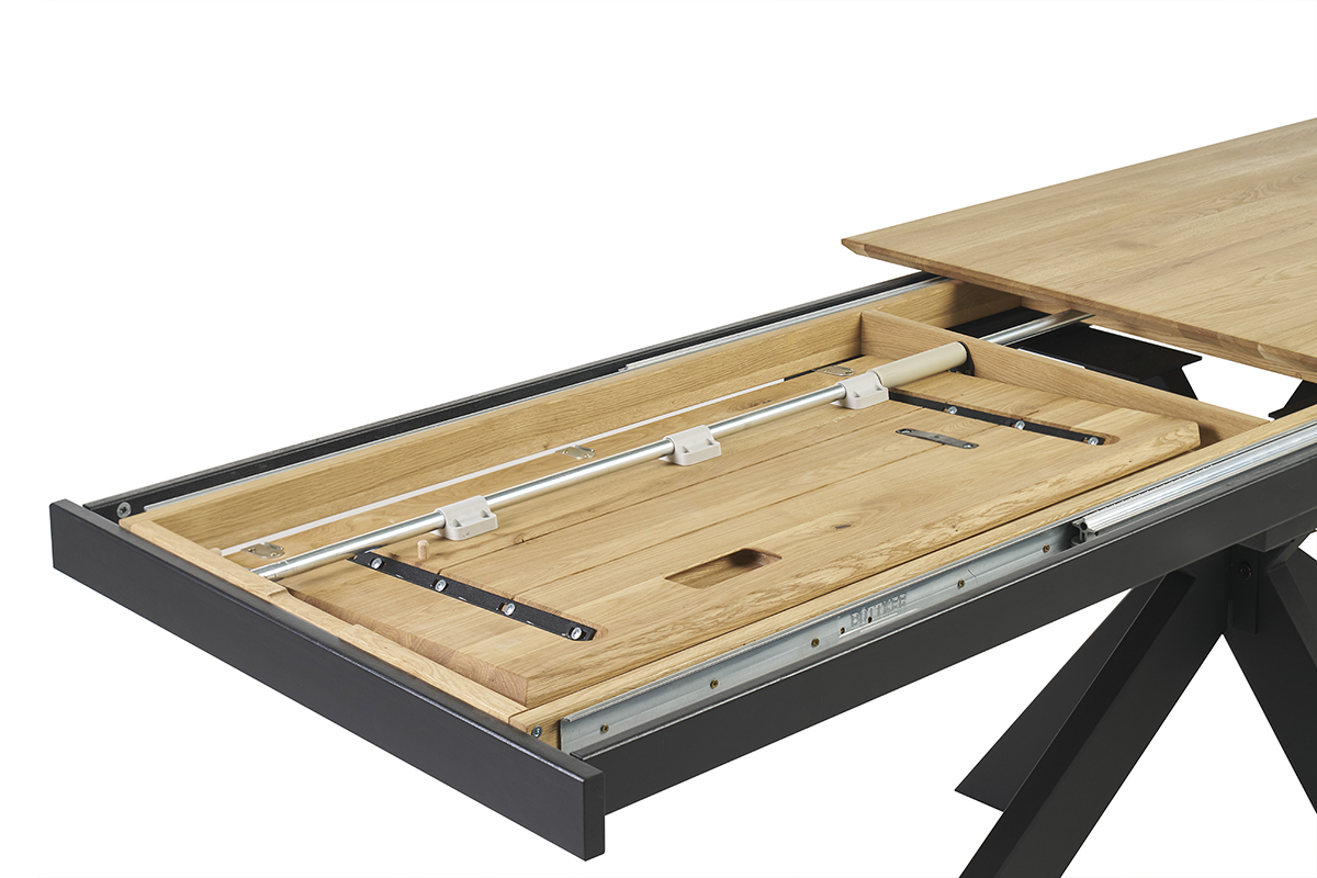 Tavolo da pranzo AGATA in rovere chiaro con prolunga a farfalla integrata, vista dall'alto.