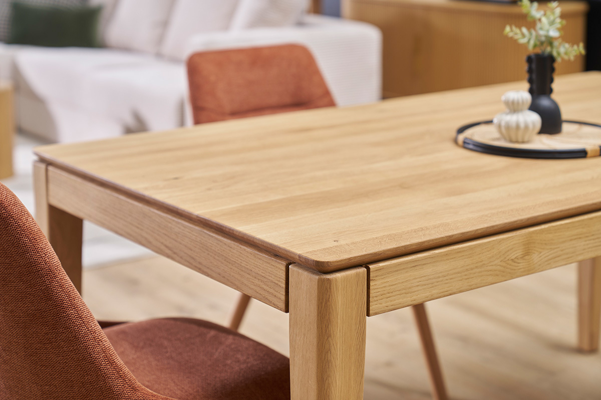 Tavolo da pranzo rettangolare allungabile con prolunga integrata in legno chiaro di rovere massiccio L160-245 cm NELYA