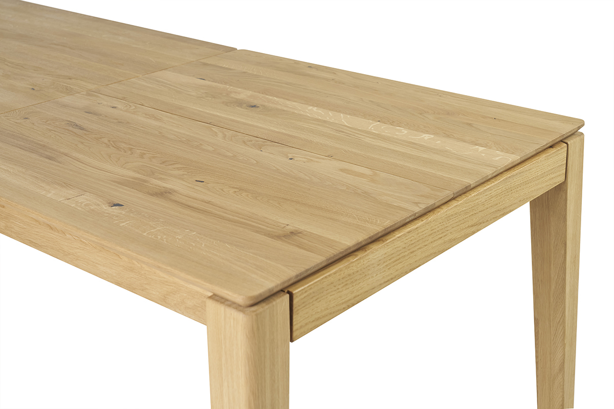 Tavolo da pranzo rettangolare allungabile con prolunga integrata in legno chiaro di rovere massiccio L160-245 cm NELYA