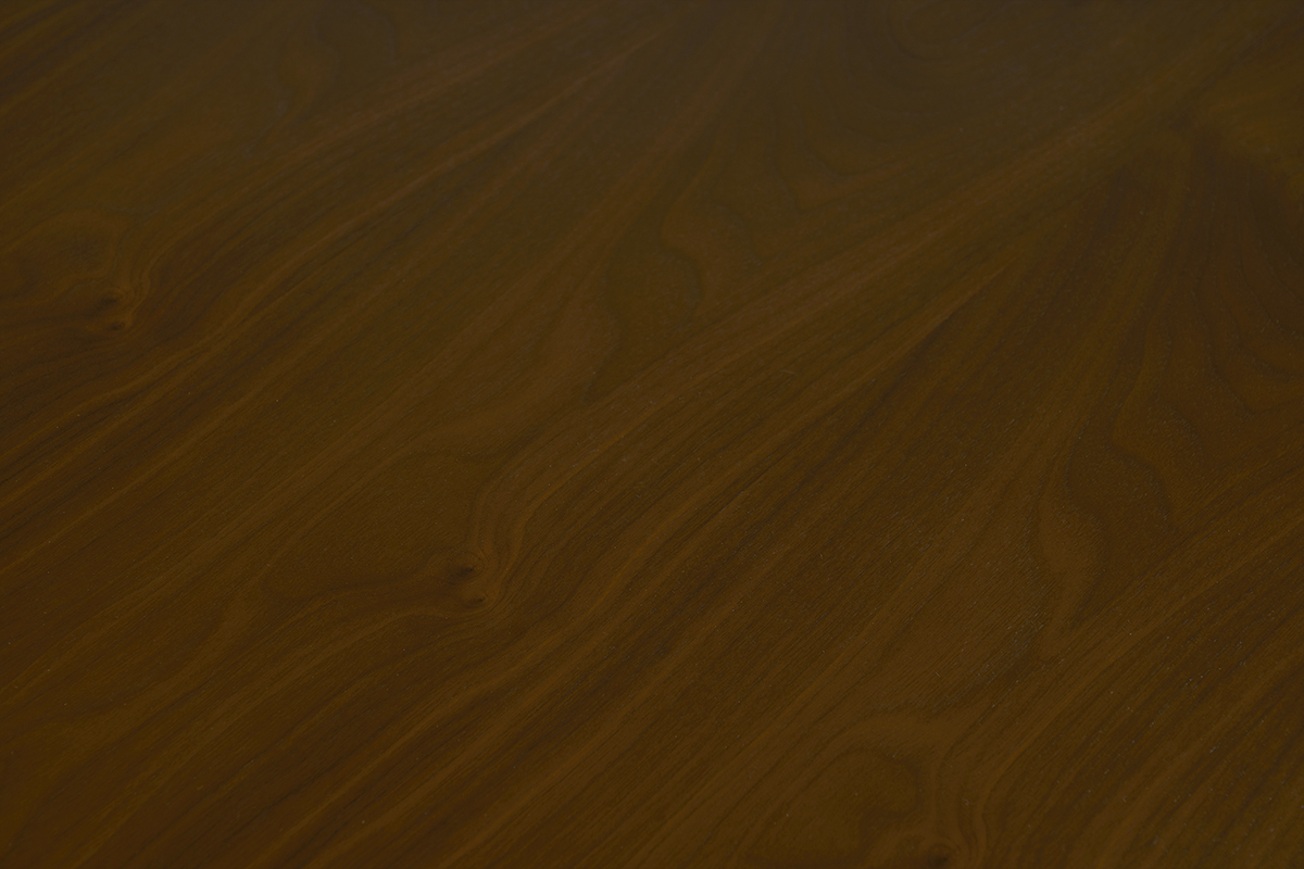 Vassoio in legno scuro del tavolo da pranzo scandinavo LEENA, stile minimalista.
