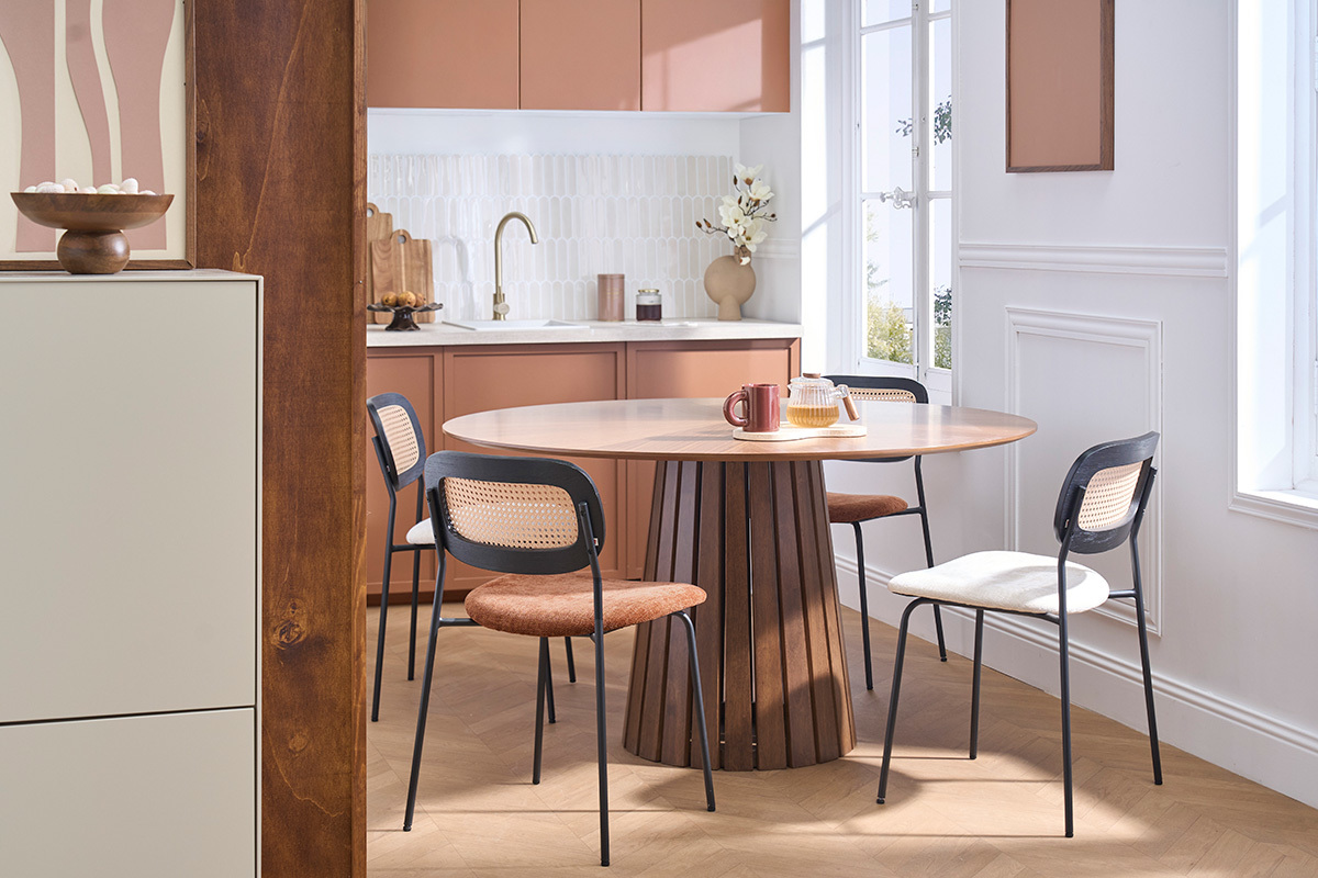 Tavolo da pranzo rotondo in noce scuro D137 cm DITA
